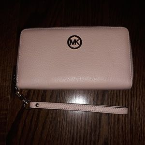 Michael Michael Kors wristlet